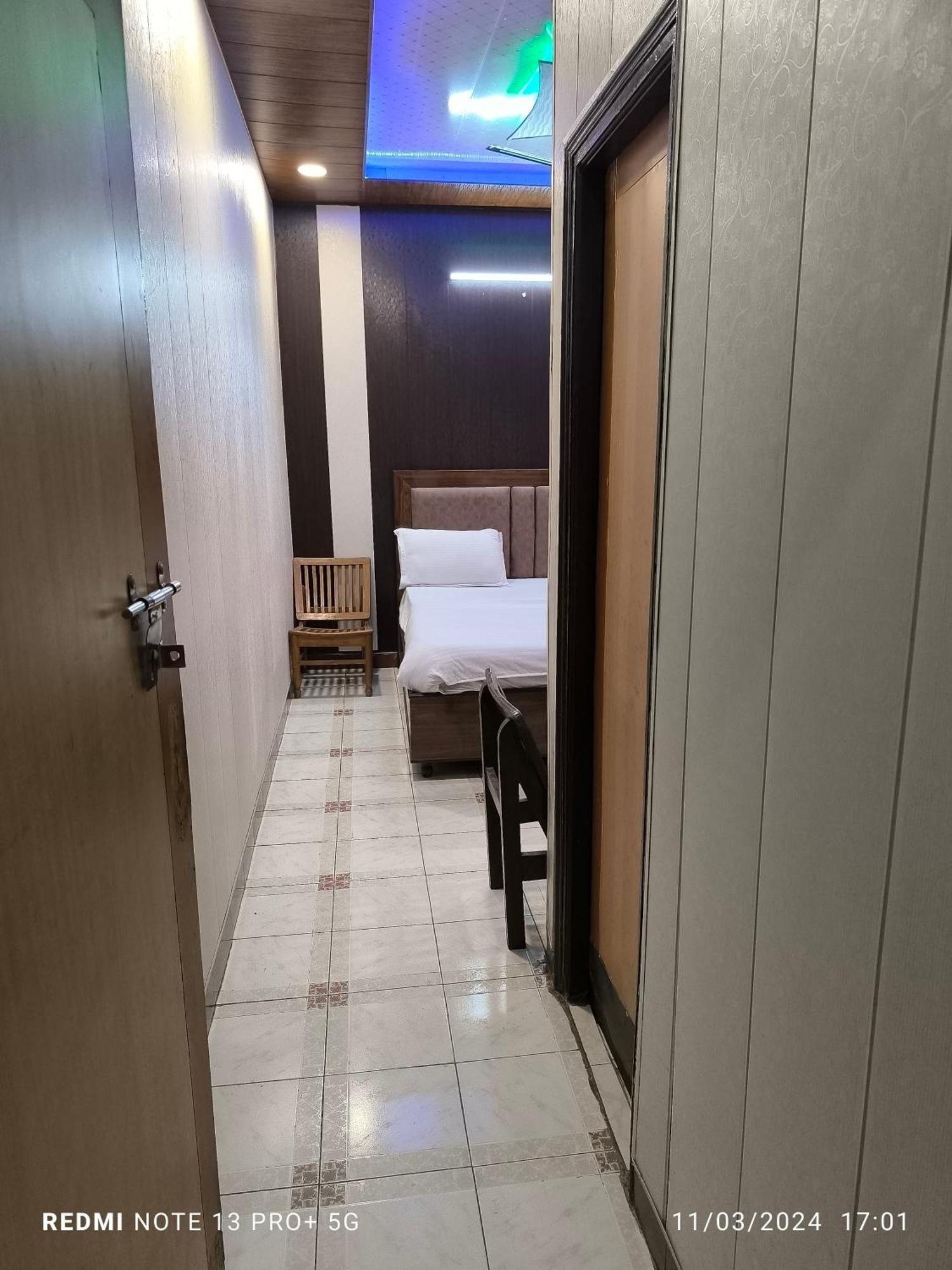 Hotel Diamond Palace 45C Chandīgarh Dış mekan fotoğraf